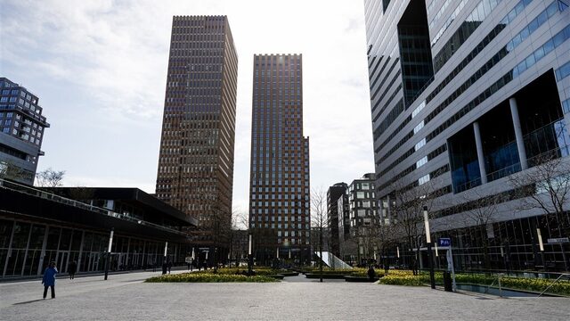 De Zuidas: hoe overleven mannen en vrouwen op de apenrots?
