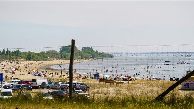 Onze massale liefde voor het strand, de zee en de duinen dreigt de Nederlandse kust te verstikken