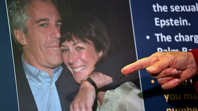 Rechtszaak tegen 'meisjes-ronselaar' Ghislaine Maxwell begint: 'Jongste slachtoffer was nog maar 14'