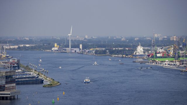 Havenmedewerkers Amsterdam weigeren schip met Russische olie te lossen