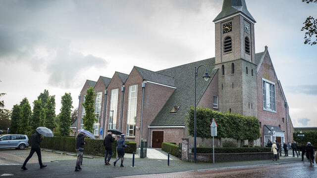 'Voer coronamaatregelen weer in op de Biblebelt'