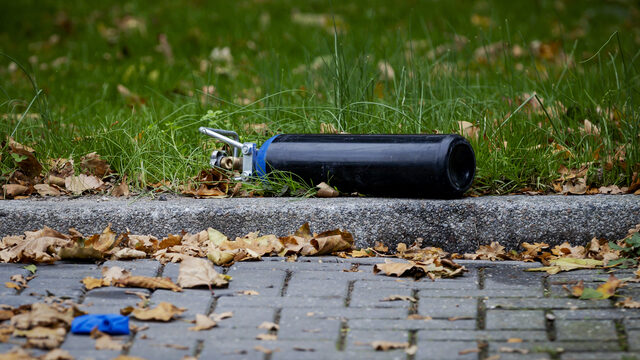 Ieder jaar tientallen doden door verkeersongelukken met lachgas