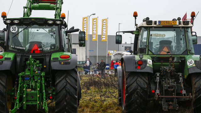 Boeren weer de straat op, landbouw verder in het nauw