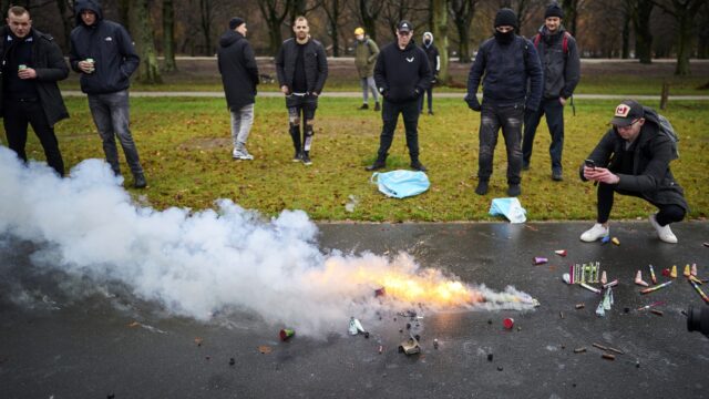 'Vernielingen, brandstichting en geweldpleging: tijdens oud en nieuw lijkt alles te mogen'