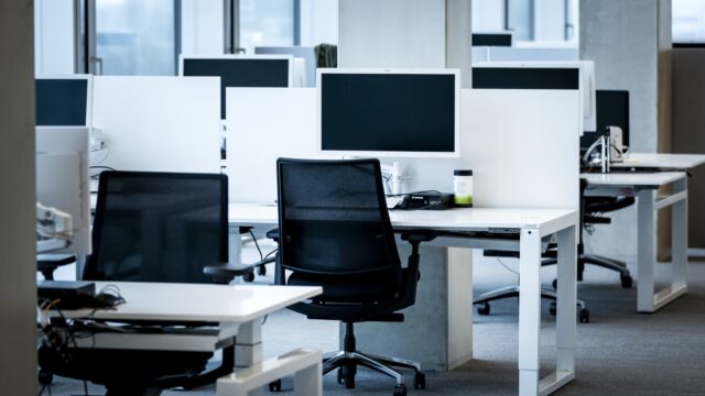 Alledaagse Vragen – Ga je beter werken van flexplekken?