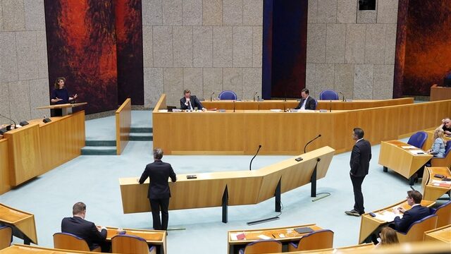 Stand.nl: 'De werkdruk voor politici is te hoog'