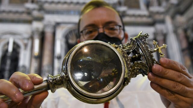 Heilig bloed voorspelt onheil in Napels
