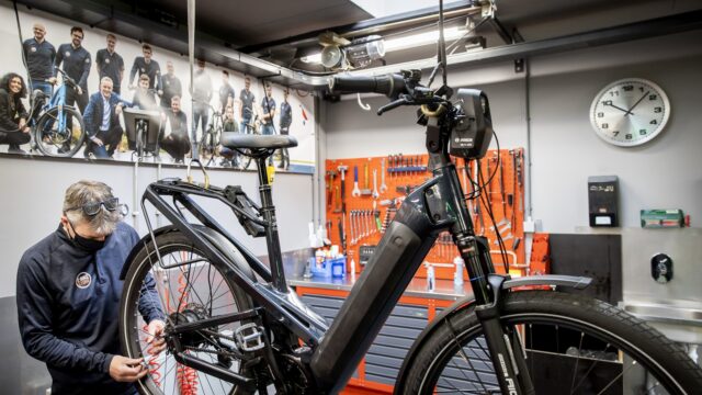 Vertrouwen laag? Valt wel mee: we vliegen nog steeds veel en blijven e-bikes kopen