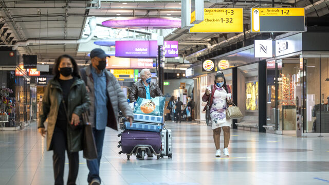 Vliegverbod opgeheven, zorgen over handhaving quarantaineplicht