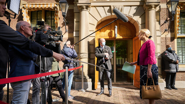 Derk Sauer: Kaag, help buitenlandse journalisten