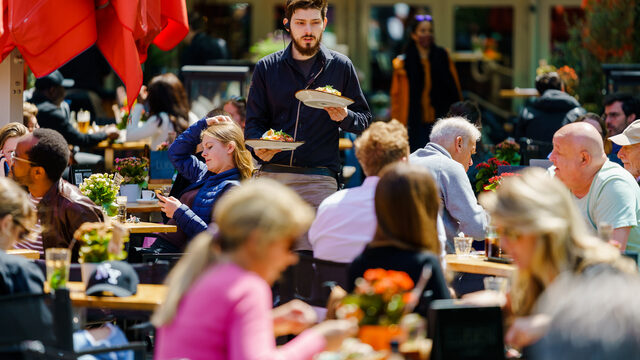 Een derde van de mensen vindt dat kabinet te veel risico neemt met versoepelingen