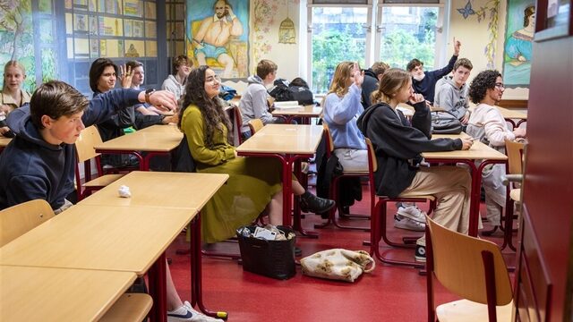 Stand.nl: 'Alle middelbare scholen moeten gewoon open'
