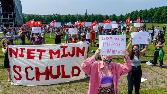 Terugkeer van de basisbeurs: 'Compenseer leenstelsel studenten volledig'