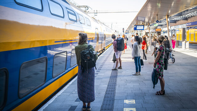 Bijna 2500 meldingen van overlast bij WhatsAppnummer NS