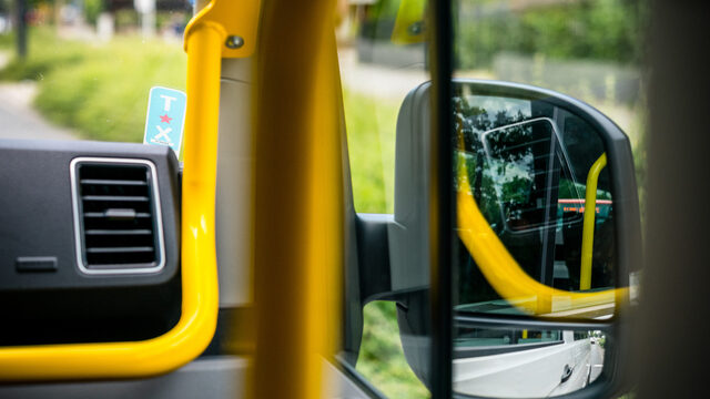 Amsterdamse taxichauffeurs moeten diversiteitscursus volgen: 'Duidelijk maken hoe ze zich netjes gedragen'