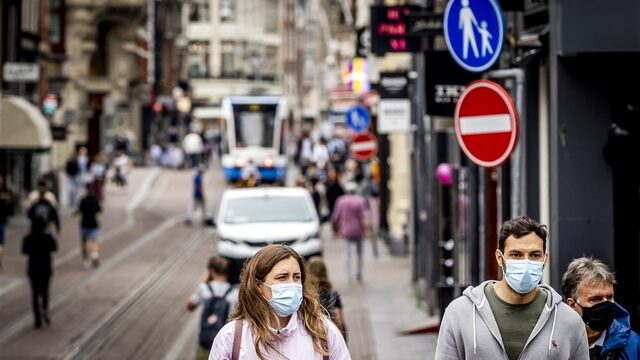 Stand.nl: 'De coronamaatregelen moeten worden aangescherpt, zodat we op vakantie kunnen'