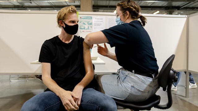 Janssen-vaccin beschermt minder tegen deltavariant, jongeren voelen zich 'een beetje genaaid'
