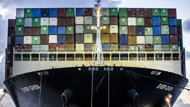 'Blokkeerschip' Ever Given komt aan in Rotterdam