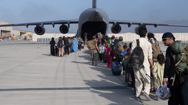 Oud-topdiplomaat zet vraagtekens bij volgorde evacuatie Afghanistan