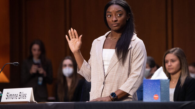 Oud-topturnster Loes Linders over getuigenis Simone Biles: 'Ik hoop dat ze de turnwereld heeft wakkergeschud'