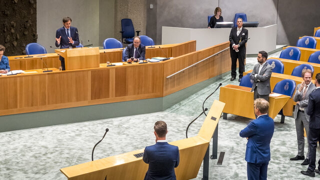 Baan buiten de politiek? Bijna de helft lobbyist