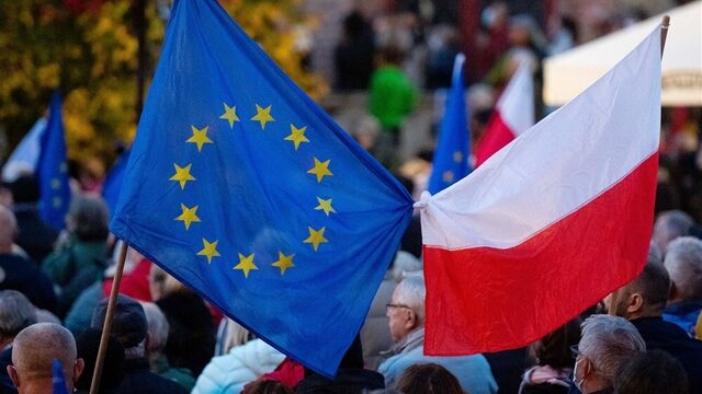Stand.nl: 'De EU heeft te weinig middelen om landen als Polen hard te straffen'