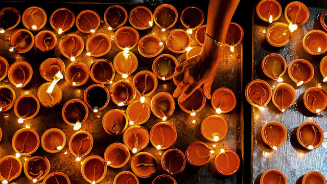 Hindoeïsme viert vandaag lichtjesfeest: 'Een ritueel waar iedereen wat aan heeft, hindoe of niet'