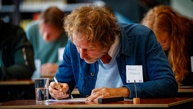 Hoeveel fout heb jij? Lees hier de nakijkinstructie van het Groot Dictee der Nederlandse taal 2021