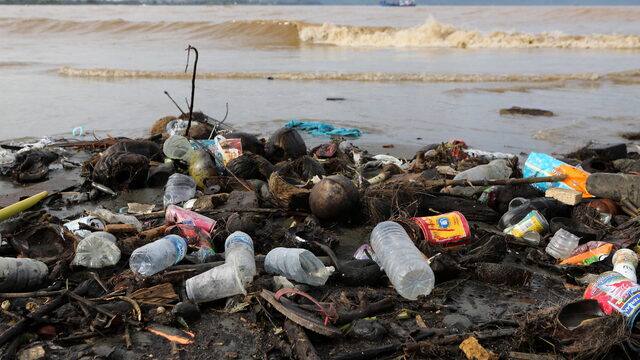 WNF waarschuwt, in 2050 vier keer zoveel plastic in oceaan: 'We moeten die kraan dichtdraaien'