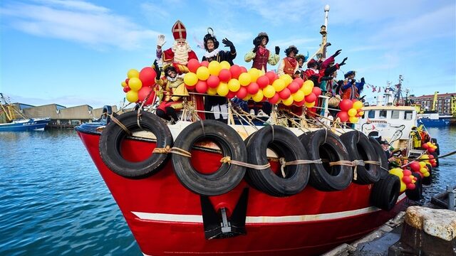 Stand.nl: 'Hoe viert u dit jaar Sinterklaas?'