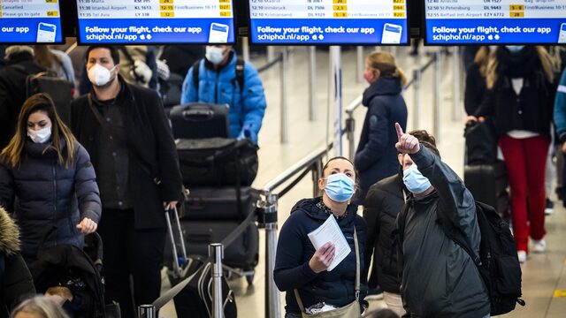 We gaan weer massaal op vakantie: 'Corona ligt nog niet achter ons, maar het is wel veel minder aanwezig'