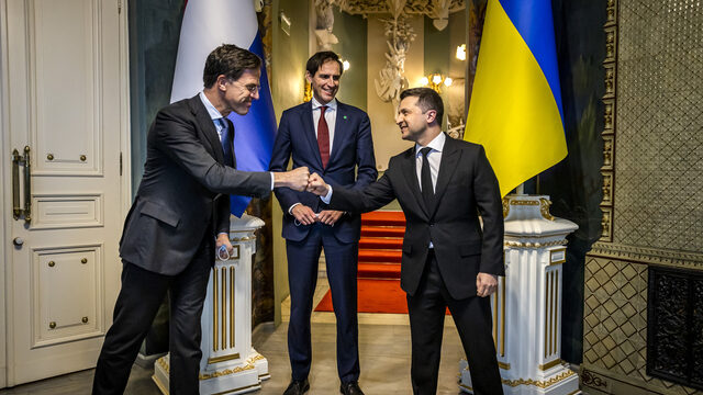 Rutte en Hoekstra in Kiev om spanningen met Rusland te de-escaleren