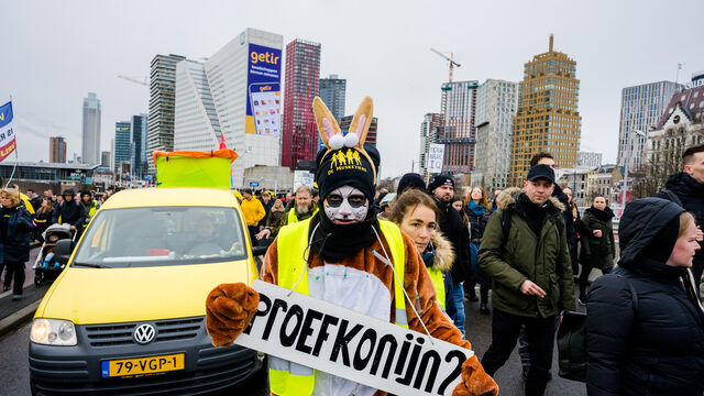 'Coronademonstrant, stop met jezelf neerzetten als martelaar'