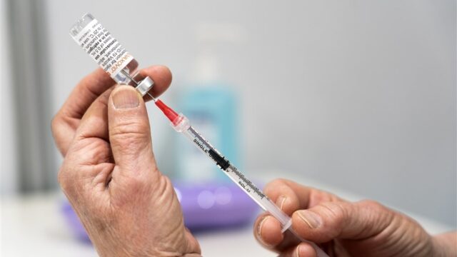 Stand.nl: 'Gaat u het nieuwe coronavaccin halen?'