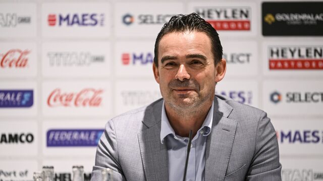 Supportersvereniging Antwerp: 'Overmars verdient tweede kans'