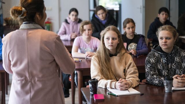 Oekraïense kinderen moeten naar school: kan dat wel met het huidige lerarentekort?