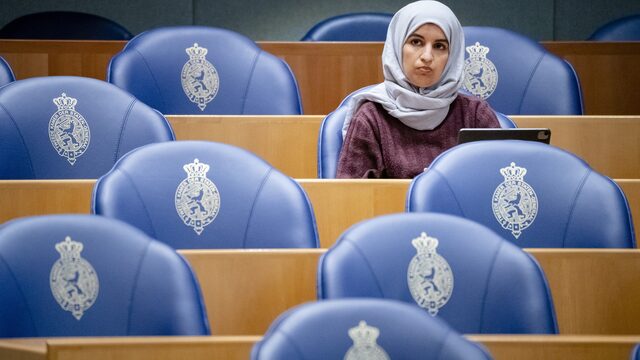 Veel kritiek op tweet Kauthar Bouchallikht over Pim Fortuyn: 'We zijn gek geworden op ophef'