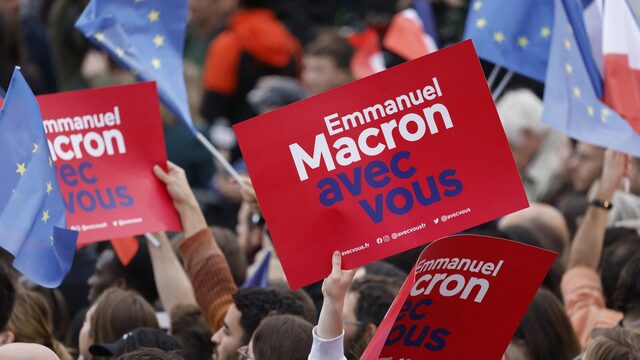 Macron wint volgens prognose van Le Pen: 'Feest bij de Eiffeltoren'
