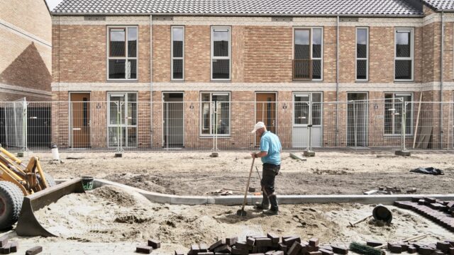 Topman bouwgigant Ballast Nedam: 'Verlaag belasting op nieuwbouwhuizen'