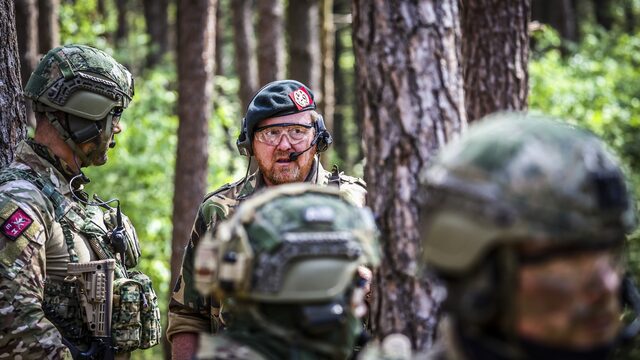Extra geld Defensie: 'Bij klakkeloos spullen kopen is niemand gebaat'