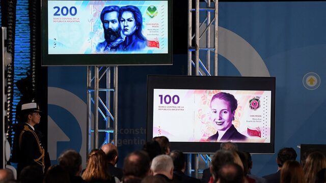 Gloednieuwe waardeloze bankbiljetten