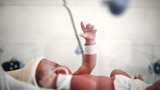 Britse verpleegkundige staat terecht voor babymoorden