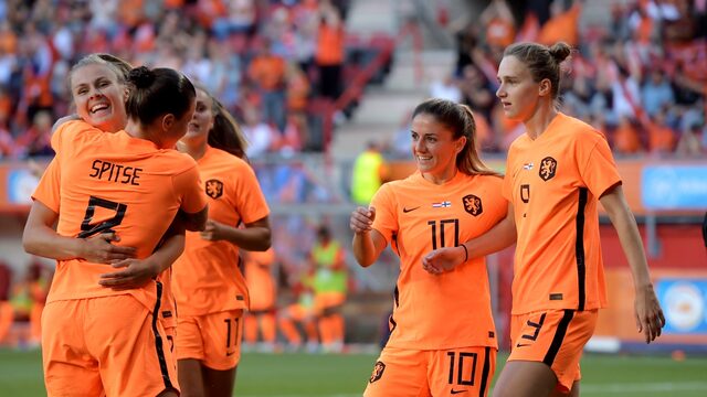 De aftrap van het EK voetbal: populariteit vrouwenvoetbal neemt toe