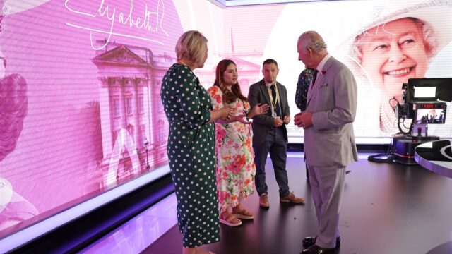 'Auntie Beeb’ wil af van haar nette imago'
