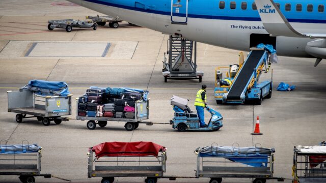 Arbeidsinspectie kreeg toch signalen over zwaar sjouwwerk Schiphol