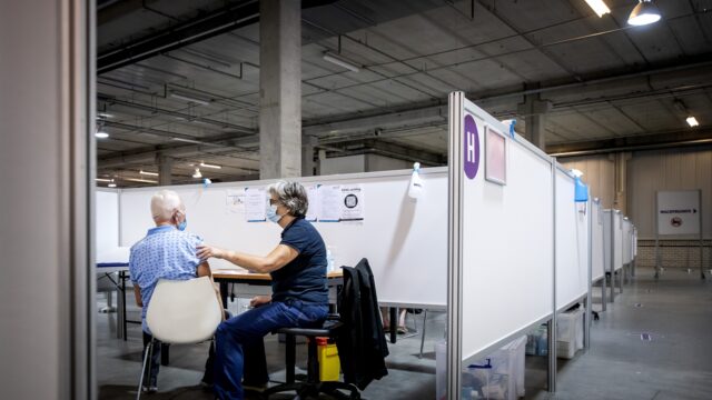 Nieuwe vaccinatieronde corona van start: is dat wel nodig?