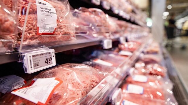 Prijs van vlees verhogen? 'Mits de boeren financieel geholpen worden'