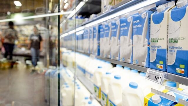 Stand.nl: 'Vliegen, vlees en zuivel moeten veel duurder worden'