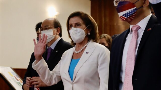 Stand.nl: 'Het bezoek van Pelosi aan Taiwan brengt onnodig spanningen met zich mee'