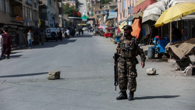 Taliban een jaar aan de macht in Afghanistan: 'Het is alsof de wereld wegkijkt'